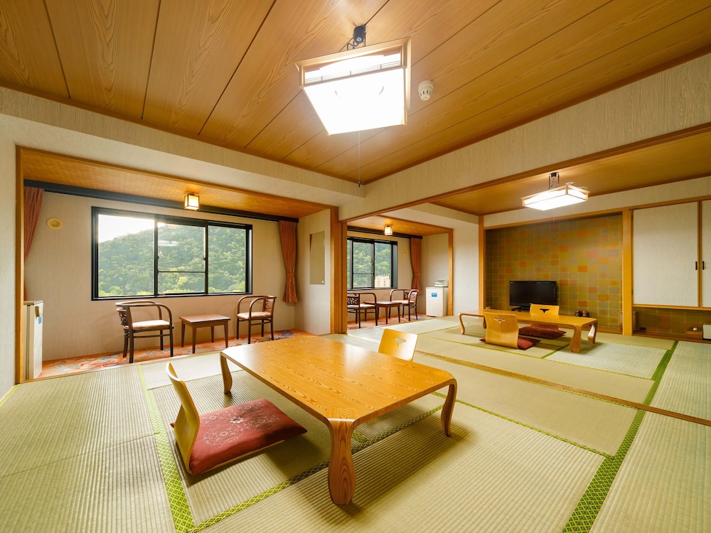 【本館】和室大部屋(10畳+10畳 二間続き) 禁煙 | 定山渓ビューホテル