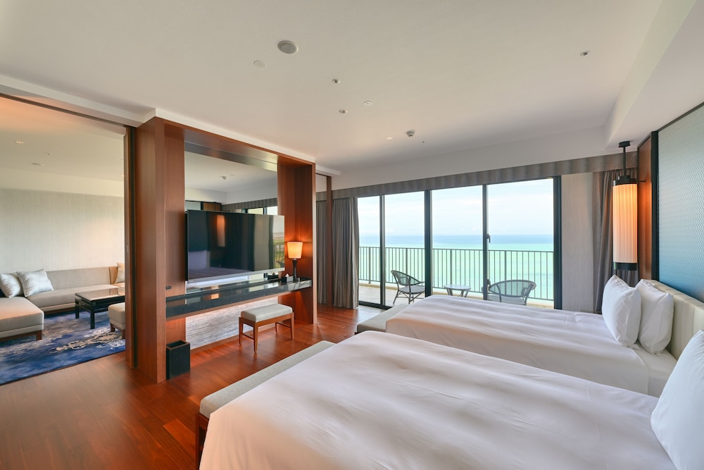 ロイヤルコーナースイートツイン 禁煙(VIPプールバー・クラブラウンジアクセス付)（3歳以上の添い寝追加料金現地払い） 客室3 | 琉球ホテル & リゾート 名城ビーチ