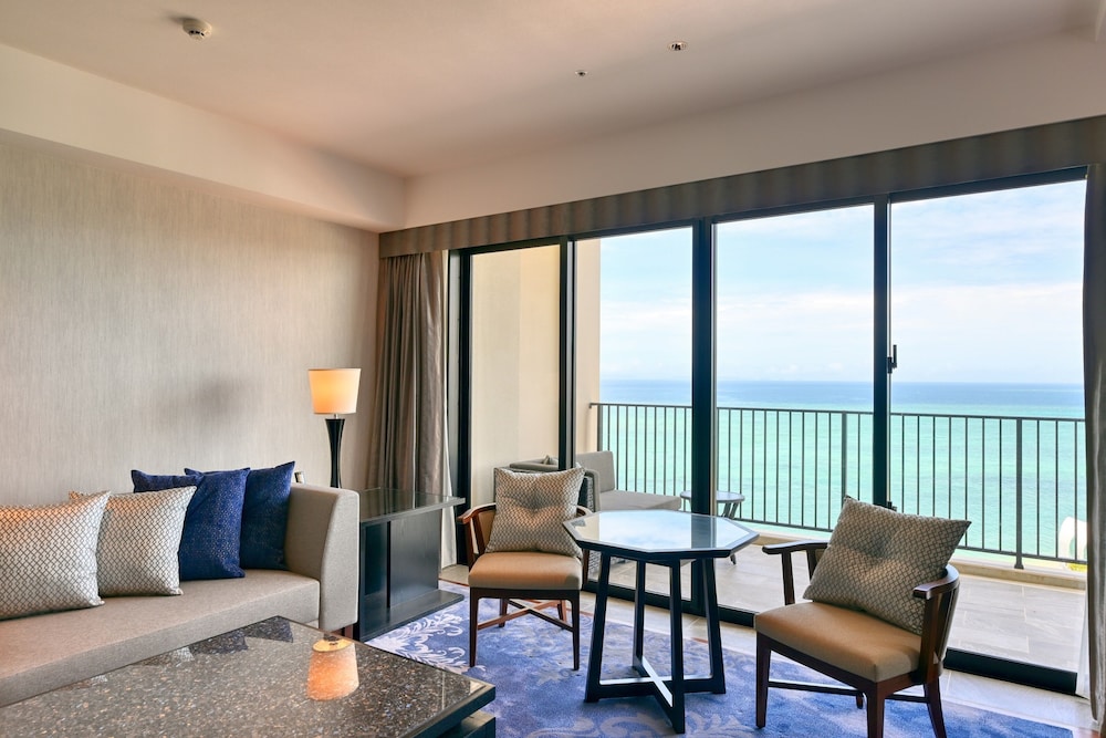 ロイヤルコーナースイートツイン 禁煙(VIPプールバー・クラブラウンジアクセス付)（3歳以上の添い寝追加料金現地払い） 部屋からの景観0 | 琉球ホテル & リゾート 名城ビーチ