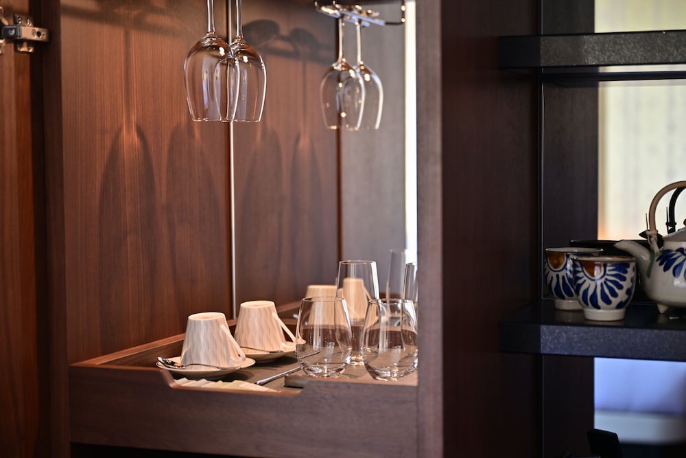 ロイヤルコーナースイートツイン 禁煙(VIPプールバー・クラブラウンジアクセス付)（3歳以上の添い寝追加料金現地払い） 客室2 | 琉球ホテル & リゾート 名城ビーチ