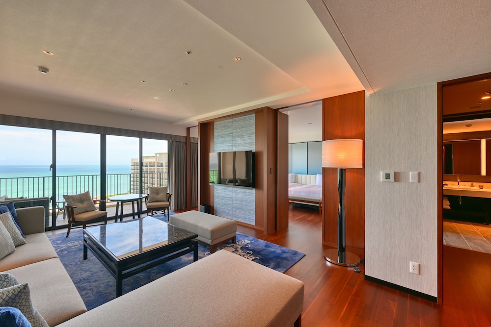 ロイヤルコーナースイートツイン 禁煙(VIPプールバー・クラブラウンジアクセス付)（3歳以上の添い寝追加料金現地払い） | 琉球ホテル & リゾート 名城ビーチ