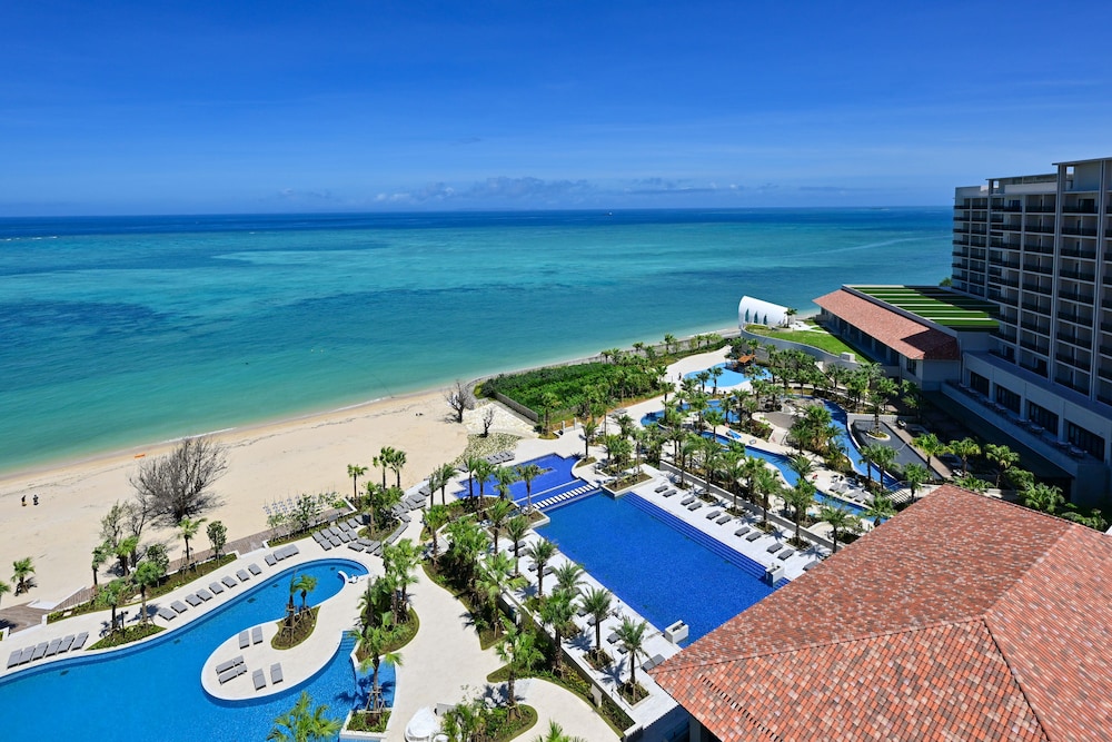 ロイヤルコーナースイートツイン 禁煙(VIPプールバー・クラブラウンジアクセス付)（3歳以上の添い寝追加料金現地払い） バルコニーからの眺望0 | 琉球ホテル & リゾート 名城ビーチ