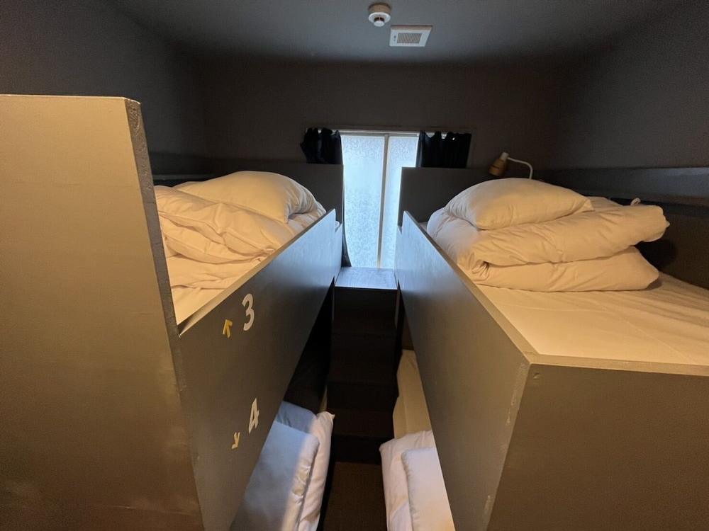 ベーシック 4 人部屋 客室4 | RHODES OTSUKA HOTEL