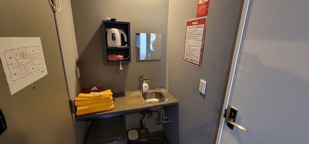 スタンダード トリプルルーム バスルーム2 | RHODES OTSUKA HOTEL