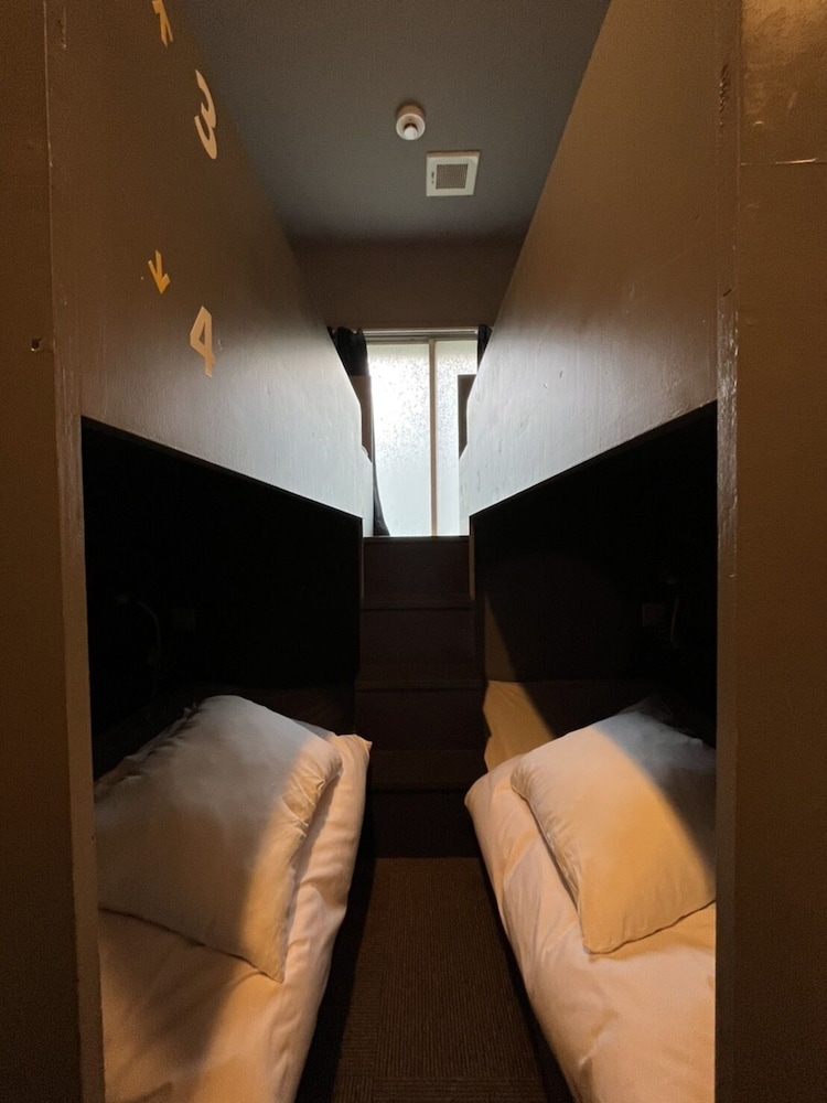 ベーシック 4 人部屋 客室6 | RHODES OTSUKA HOTEL