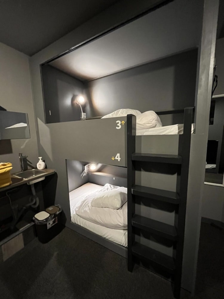 ベーシック 4 人部屋 客室3 | RHODES OTSUKA HOTEL