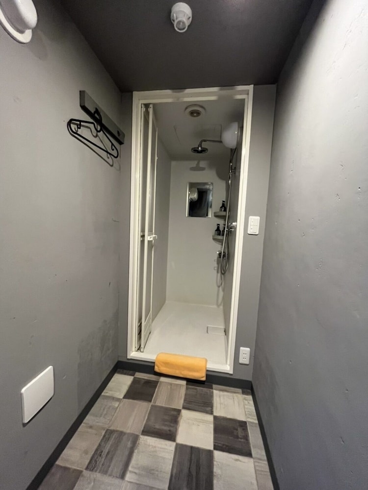 ベーシック 4 人部屋 バスルーム0 | RHODES OTSUKA HOTEL