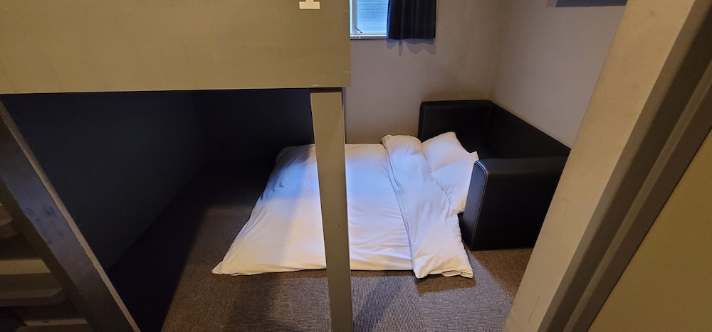 ベーシック トリプルルーム ダブルベッド 1 台ソファーベッド付き 客室2 | RHODES OTSUKA HOTEL