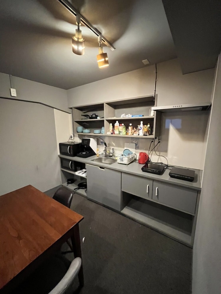 ベーシック ツインルーム 共用キッチン1 | RHODES OTSUKA HOTEL