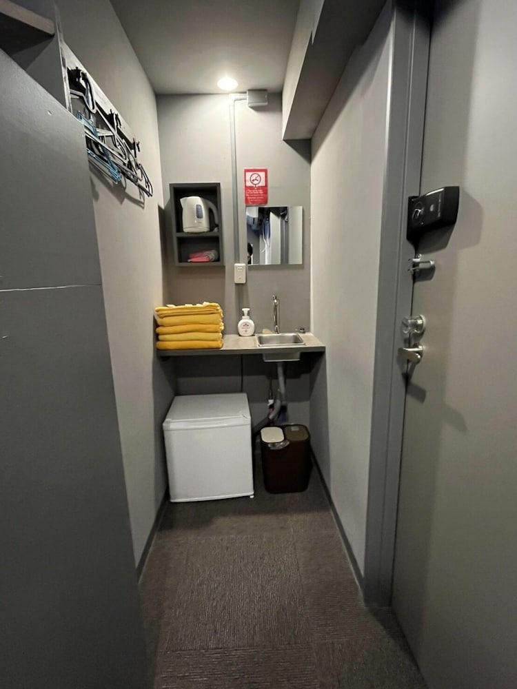 ベーシック 4 人部屋 客室5 | RHODES OTSUKA HOTEL