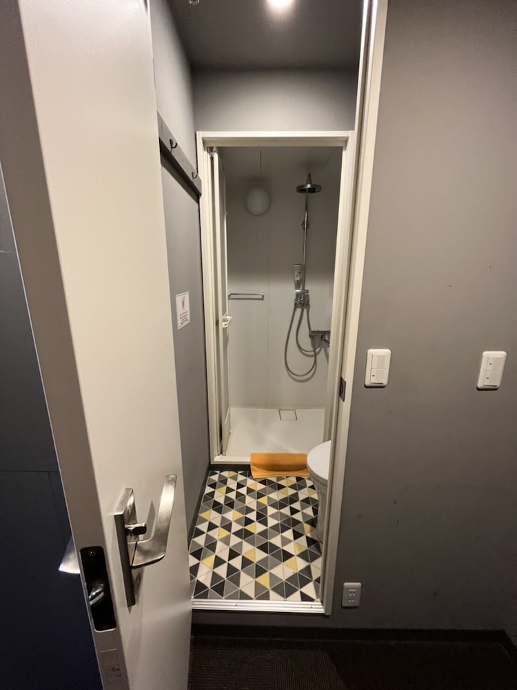 コンフォート 4 人部屋 バスルーム0 | RHODES OTSUKA HOTEL