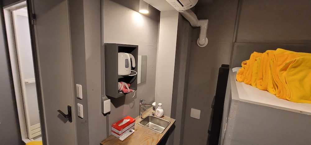 ベーシック トリプルルーム ダブルベッド 1 台ソファーベッド付き バスルーム1 | RHODES OTSUKA HOTEL