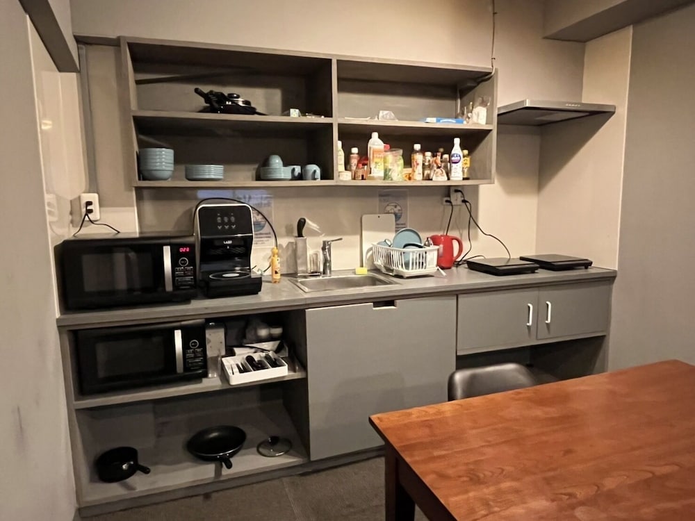 ベーシック ツインルーム 共用キッチン0 | RHODES OTSUKA HOTEL