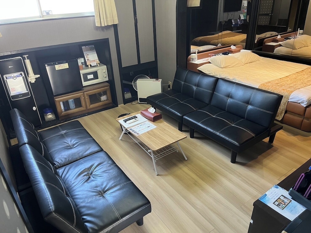 Dog Room 8 リビング エリア0 | ホテル ルシア at まえばし赤城