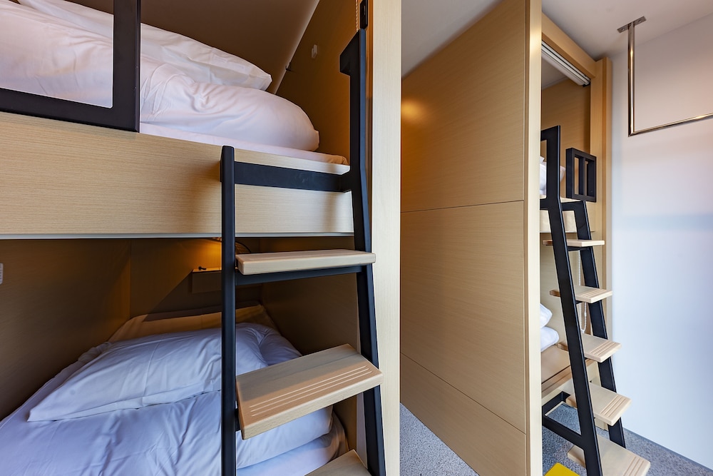 ベーシック 4 人部屋(チェックインは22時30分まで) 禁煙 | plat hostel keikyu kamakura wave