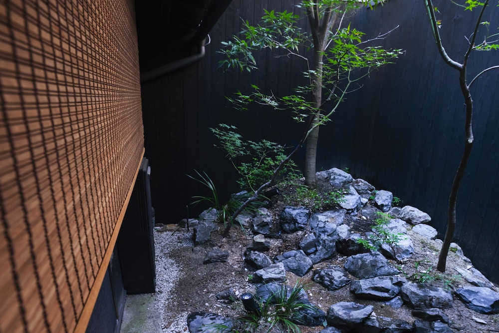 デラックス スイート テラス / パティオ0 | 鈴 町家久遠