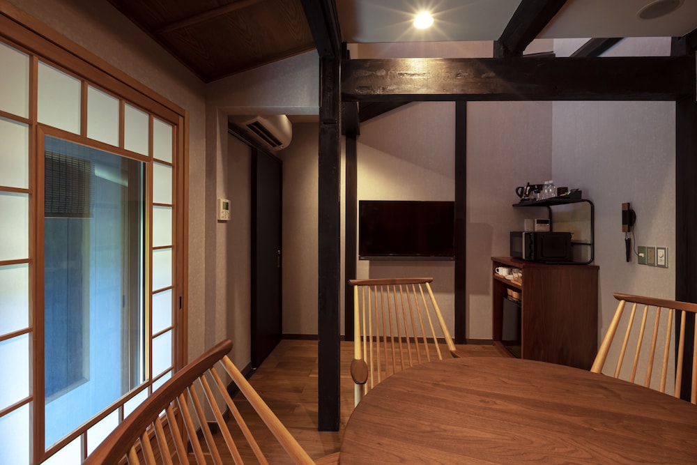 スタンダード スイート リビング エリア3 | 鈴 町家久遠