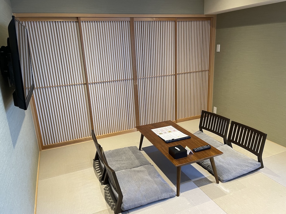ファミリースイート Max 8 Comfort 4 禁煙 客室2 | サクラクロスホテル京都清水
