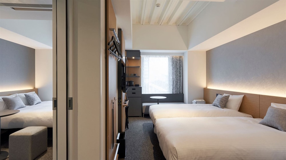 コネクトルーム（2シングルベッド＋1クイーンベッド） 客室4 | クロスライフ博多柳橋