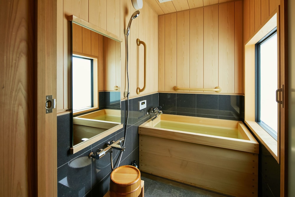 ラグジュアリー ヴィラ ガーデンビュー バスルーム1 | TSUBOMI luxury Inn 島原別邸 弐