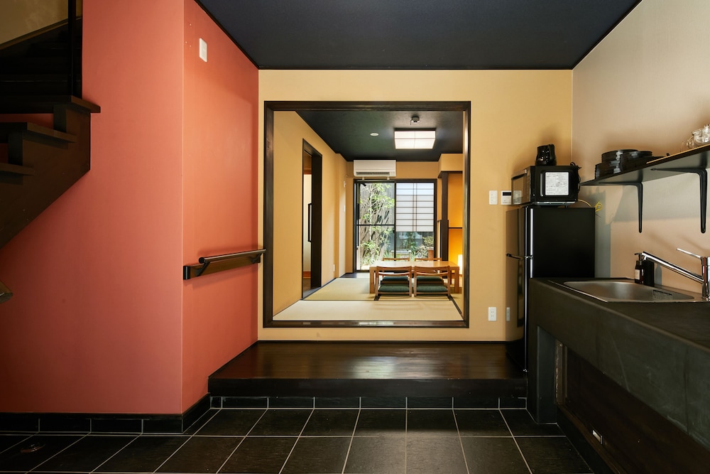 ラグジュアリー ヴィラ ガーデンビュー リビング エリア1 | TSUBOMI luxury Inn 島原別邸 参