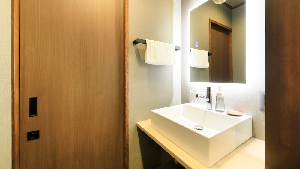 ルーム クイーンベッド 1 台 客室3 | ゆとりろ津和野