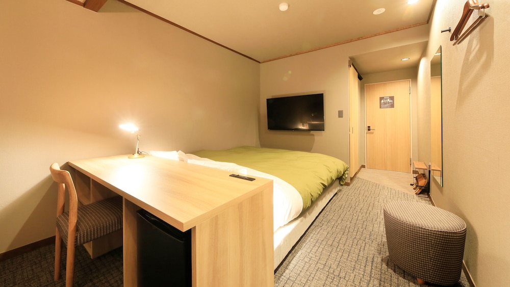 ルーム クイーンベッド 1 台 客室2 | ゆとりろ津和野