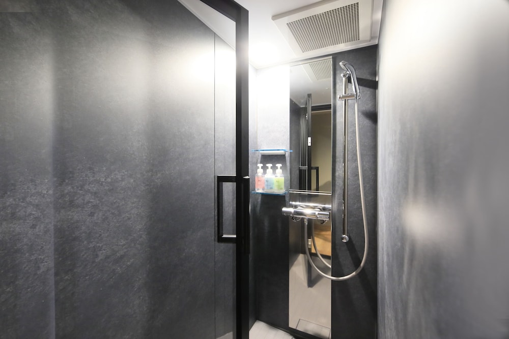 4 人部屋 ベッド (複数台) バスルーム1 | ゆとりろ津和野