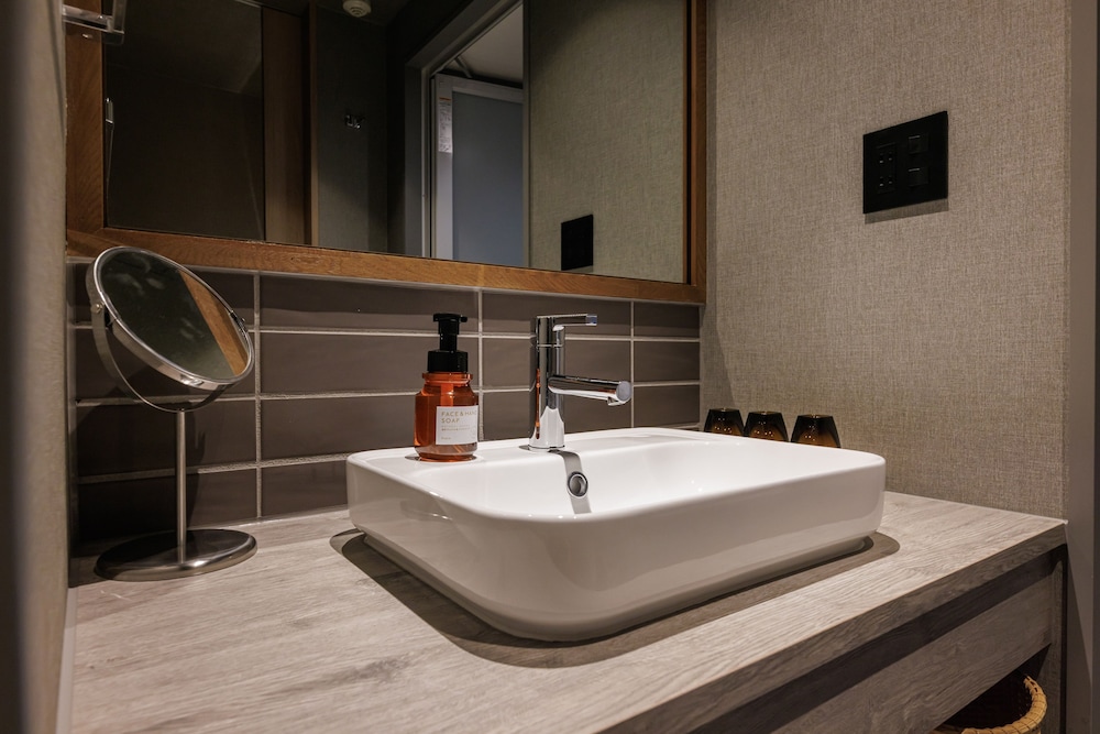 トリプルルーム 3 ベッドルーム 禁煙 リバービュー 客室の設備とサービス2 | あらたし みなかみ