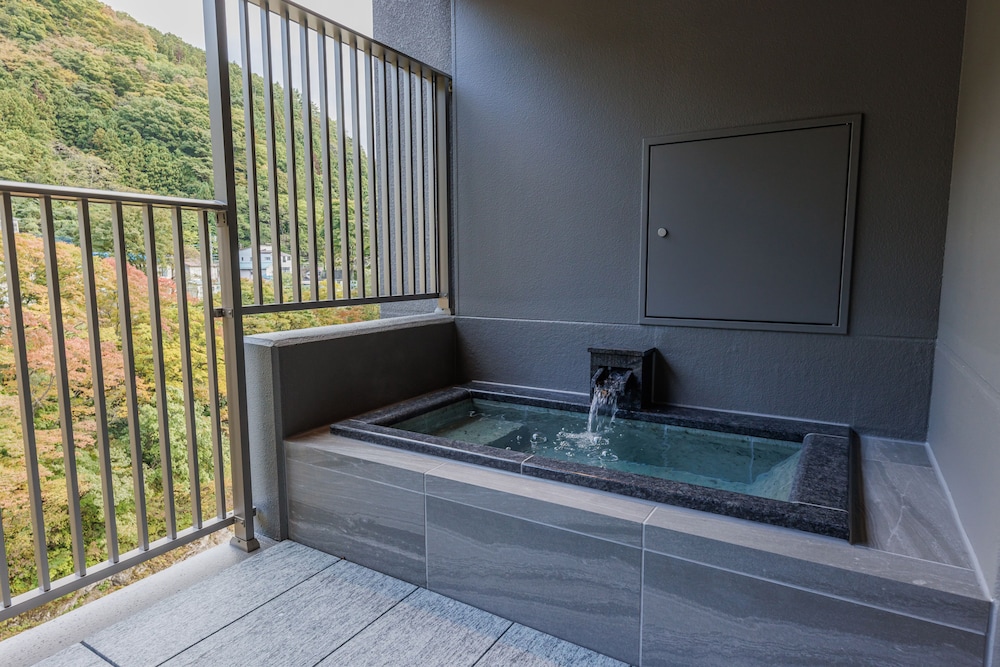 トリプルルーム 3 ベッドルーム 禁煙 リバービュー 客室の設備とサービス1 | あらたし みなかみ