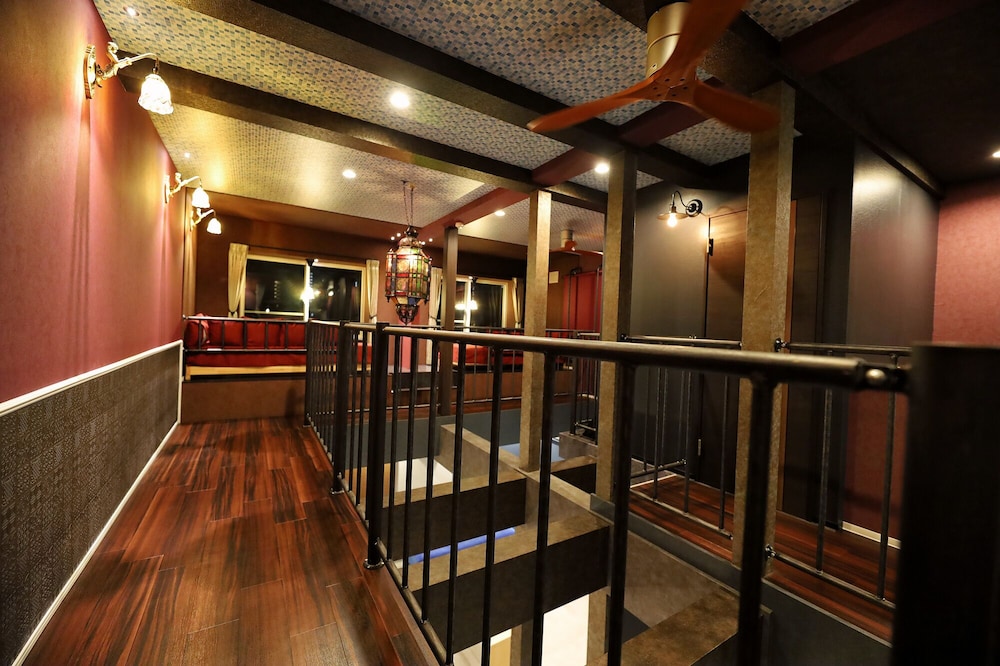 ハウス リビング エリア13 | THE BEEHIVE AIOI