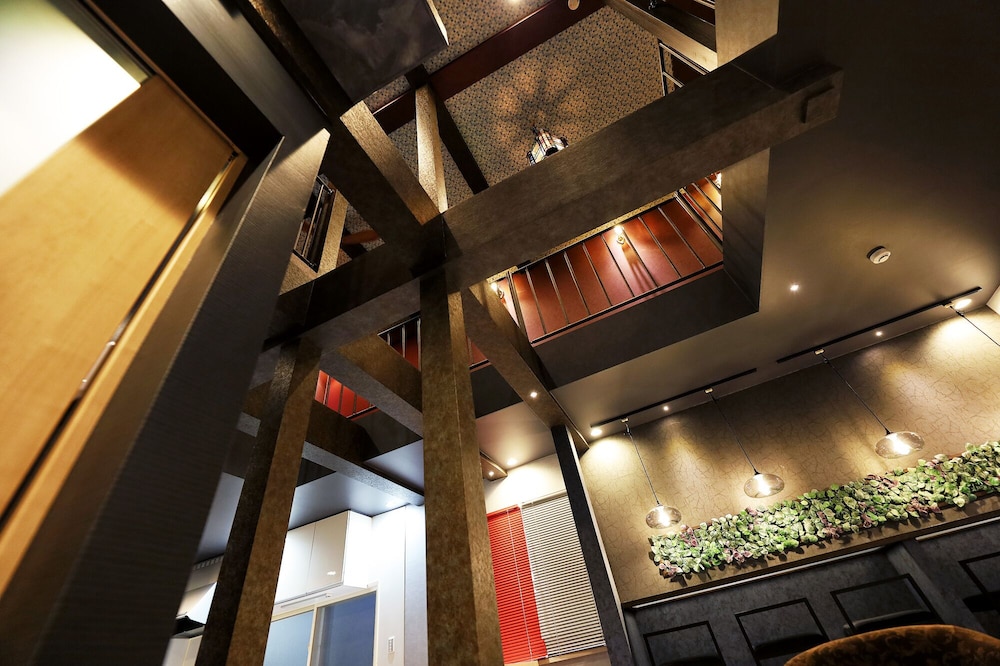 ハウス リビング エリア4 | THE BEEHIVE AIOI