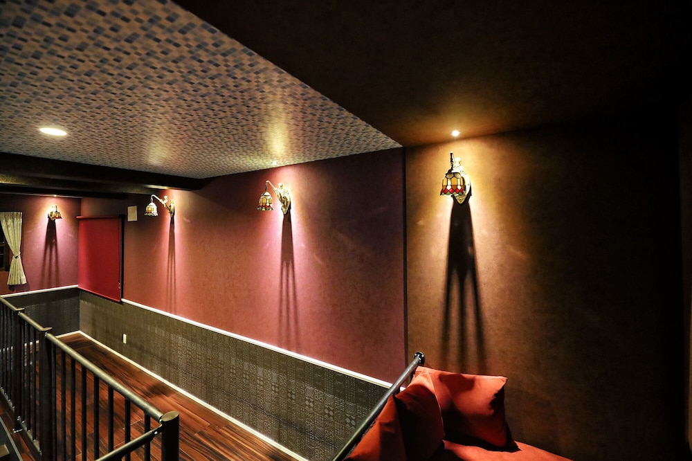 ハウス リビング エリア14 | THE BEEHIVE AIOI