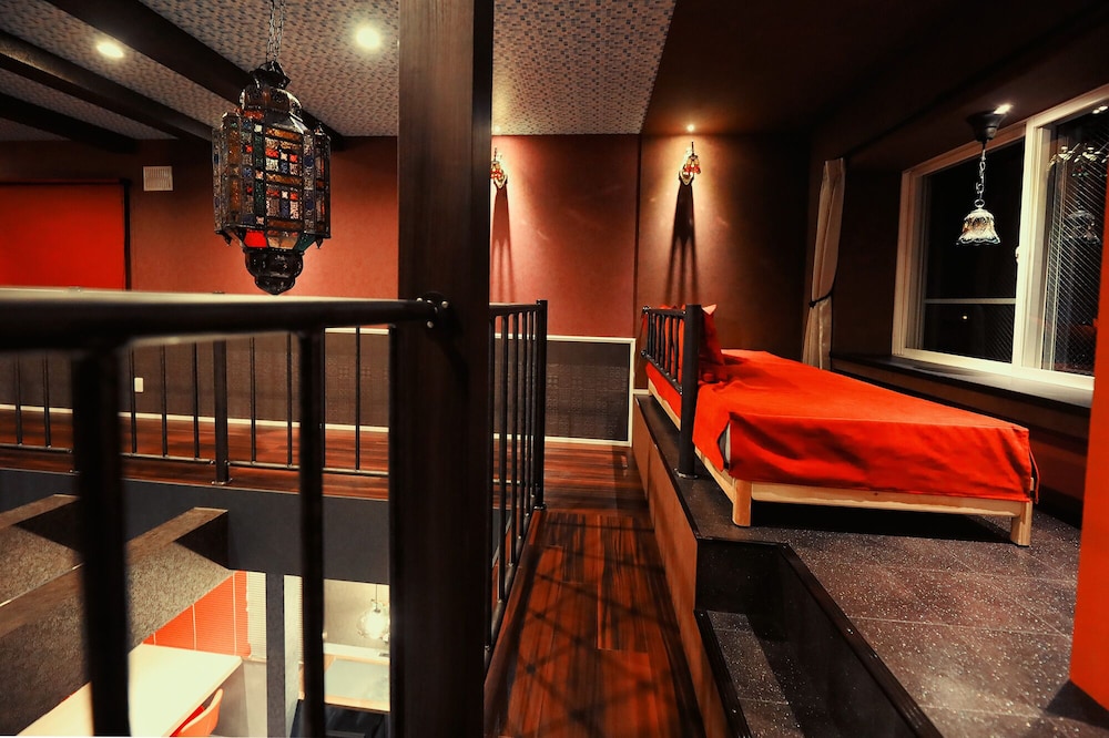 ハウス 客室2 | THE BEEHIVE AIOI