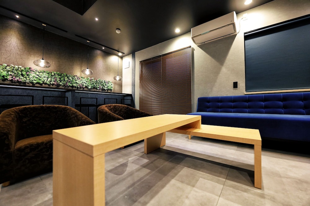 ハウス リビング エリア3 | THE BEEHIVE AIOI