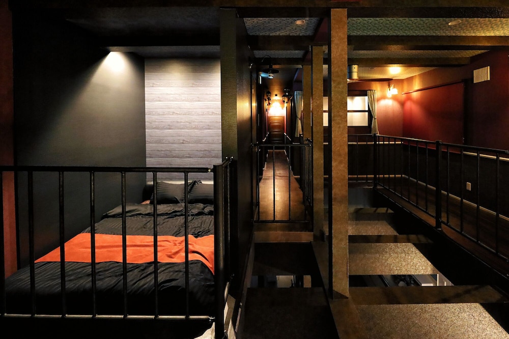 ハウス 客室1 | THE BEEHIVE AIOI