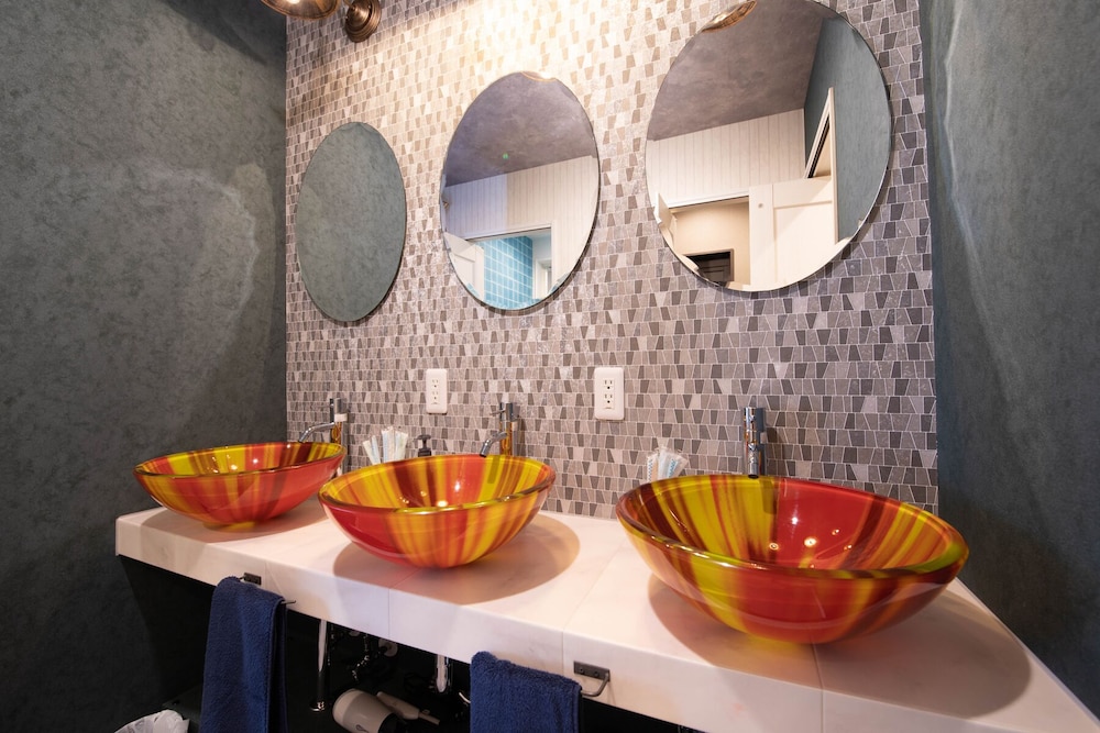 ハウス バスルーム8 | THE BEEHIVE AIOI