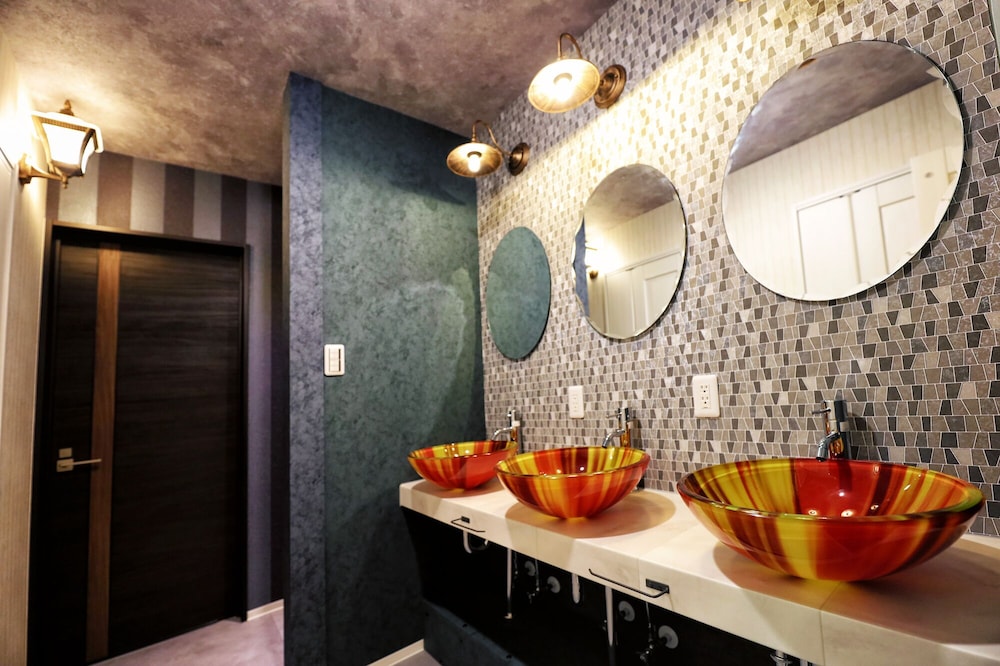 ハウス バスルーム1 | THE BEEHIVE AIOI