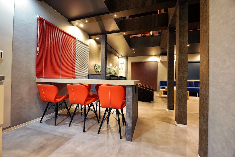 ハウス 客室内のダイニングエリア0 | THE BEEHIVE AIOI