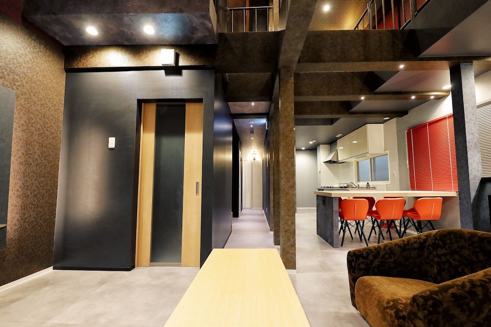 ハウス リビング エリア12 | THE BEEHIVE AIOI