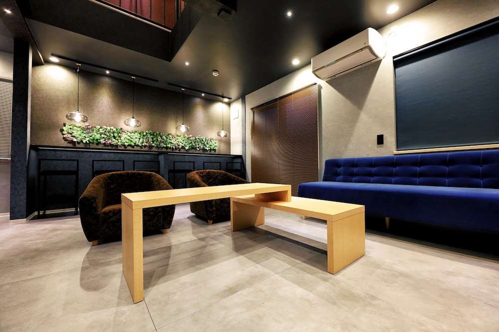 ハウス リビング エリア2 | THE BEEHIVE AIOI