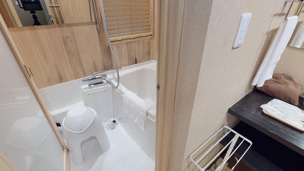 ファミリー ハウス バスルーム1 | 京都東山 清水龍馬坂荘