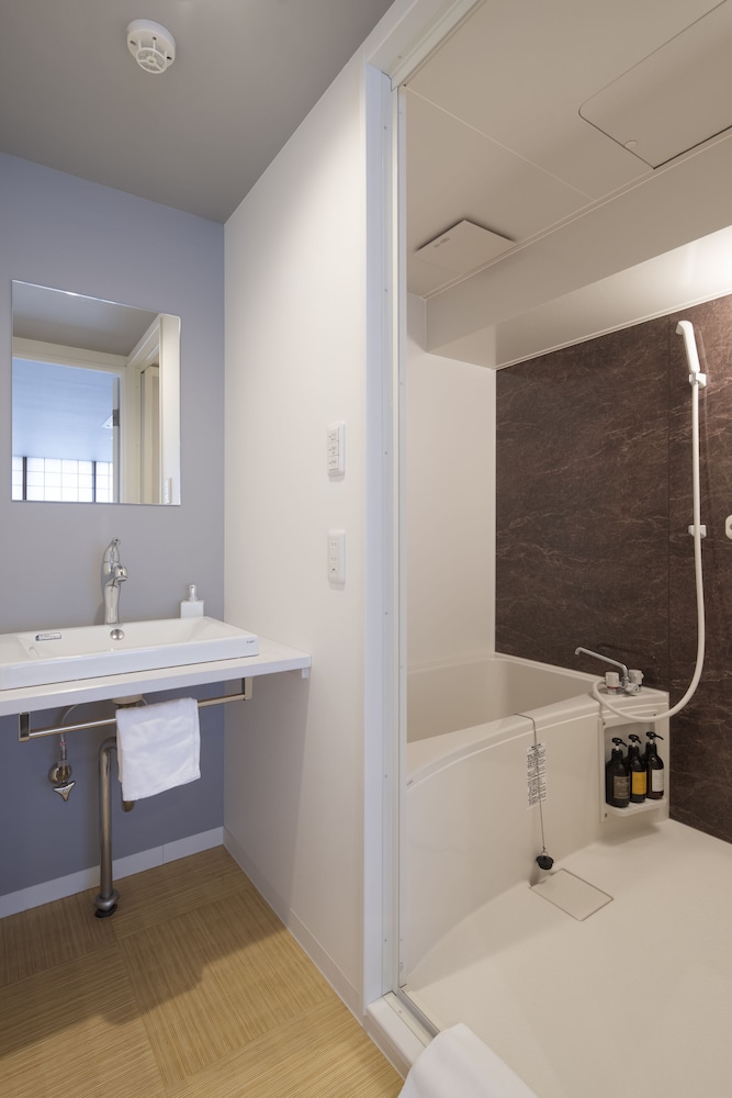 ビジネス ダブルルーム バスルーム0 | 岩戸山ホステル