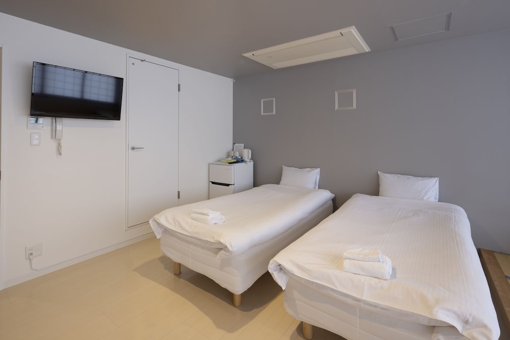 ファミリー ルーム 客室内のダイニングエリア0 | 岩戸山ホステル