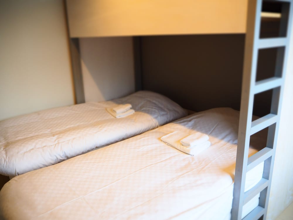 ビジネス 4 人部屋 客室5 | 岩戸山ホステル