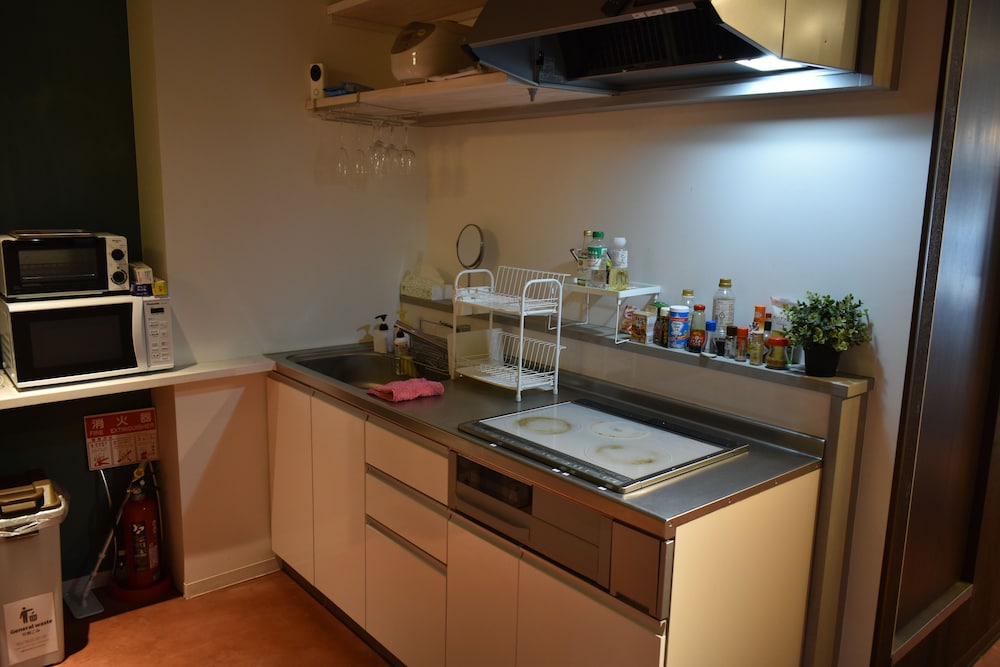 ビジネス ダブルルーム 共用キッチン設備0 | 岩戸山ホステル