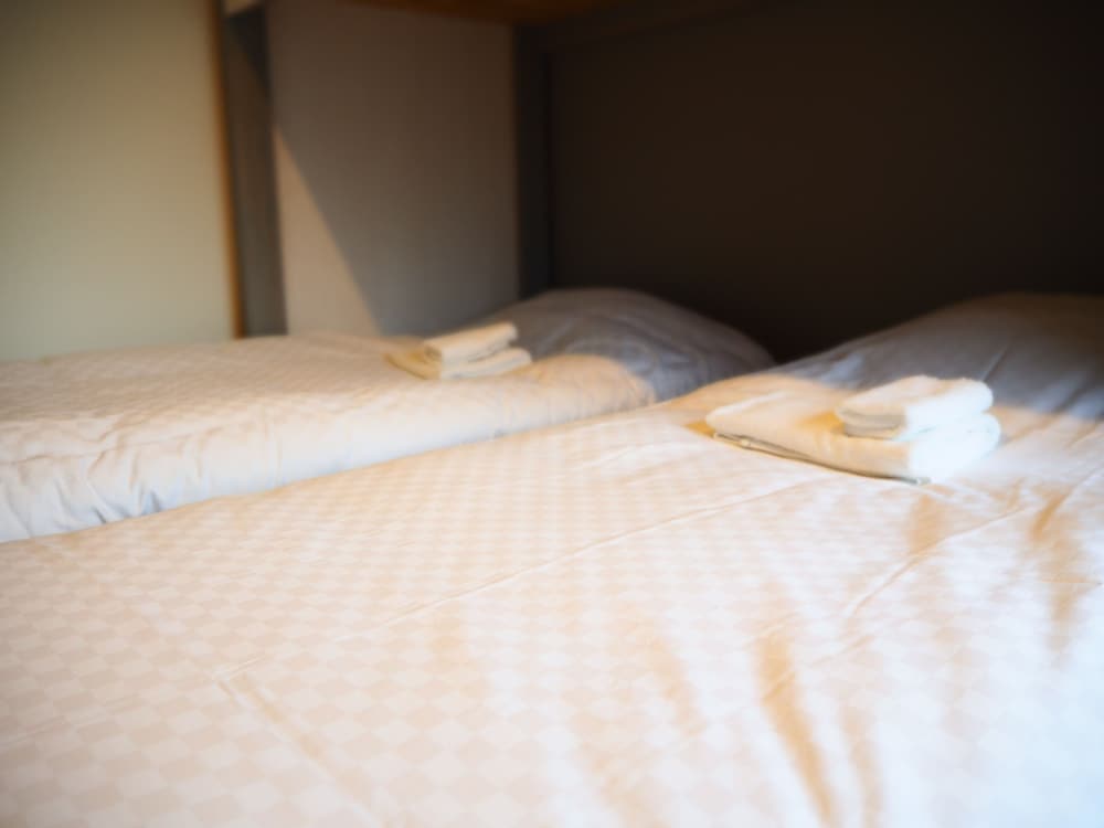 ビジネス 4 人部屋 客室6 | 岩戸山ホステル