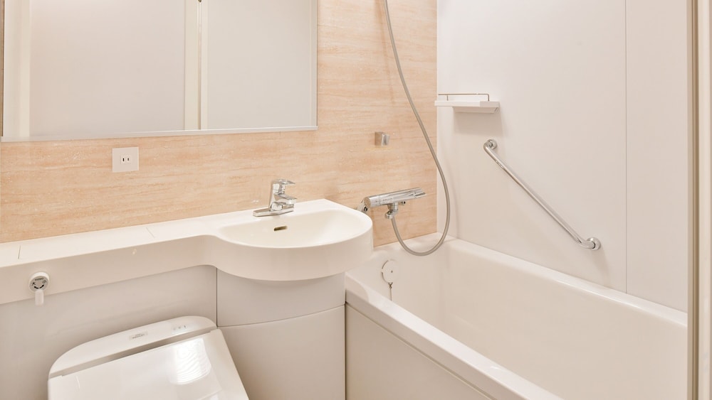 スタンダード ダブルルーム 禁煙 バスルーム0 | レフ関空泉佐野 by ベッセルホテルズ