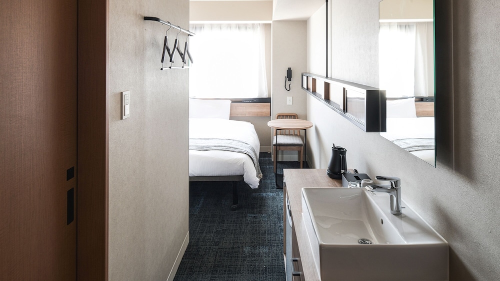 ダブルルーム シャワブース付 禁煙 | レフ関空泉佐野 by ベッセルホテルズ