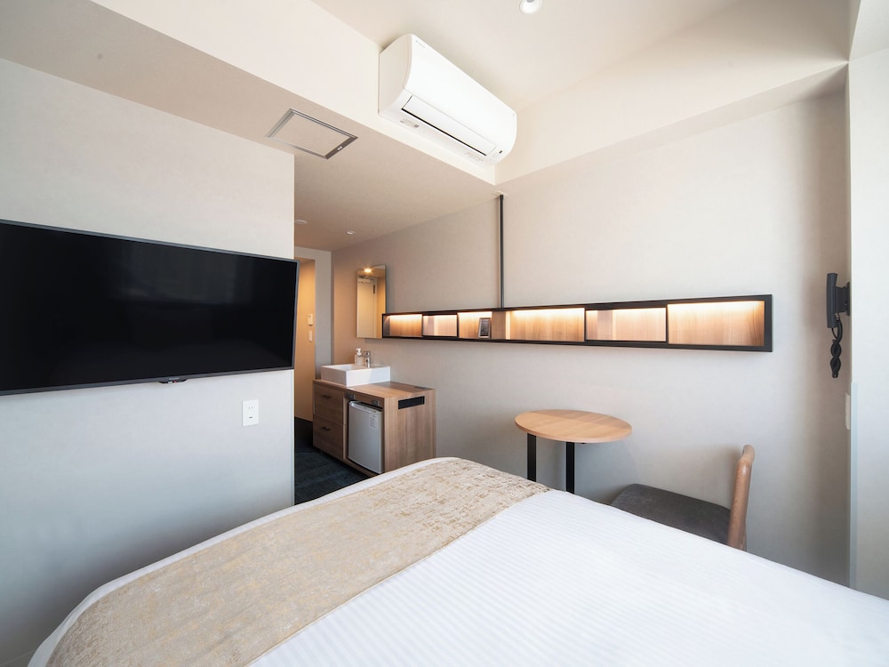 ダブルルーム シャワブース付 禁煙 客室19 | レフ関空泉佐野 by ベッセルホテルズ